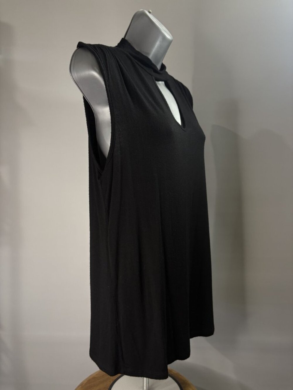 Jennifer Lopez Black Sleeveless Keyhole Neckline Choker Cut Top Tunic Collar (M) - Picture 4 of 16